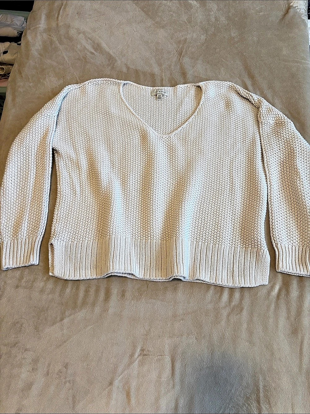 Lucky Brand Women's Cream V-Neck Sweater